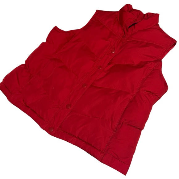 GAP Red Women's Puffer Vest. Size L. Button detailing. Two pockets. Lined. - Picture 5 of 6
